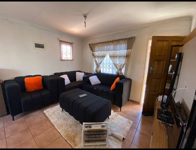 2 BEDROOM HOUSE FOR SALE IN STRETFORD